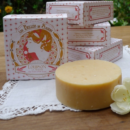 Savon naturel au miel et au lait de brebis bio parfumé à la camomille romaine de France et au palmarosa Savon naturel au miel et au lait de brebis bio parfumé à la camomille romaine de France et au palmarosa
