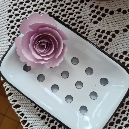 Porte savon blanc en émail retro avec grille de séchage amovible Porte savon blanc en émail retro avec grille de séchage amovible