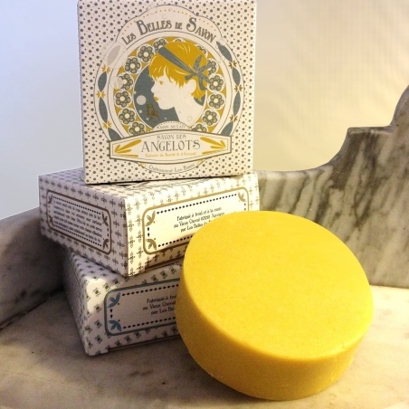 Savon naturel au lait d'ânesse, velours de karité et d'avocat. Savon naturel au lait d'ânesse, velours de karité et d'avocat.