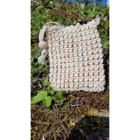 Sachet à savon en sisal pour une exfoliation intense des parties calleuses du corps. Sachet à savon en sisal pour une exfoliation intense des parties calleuses du corps.