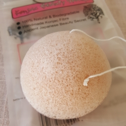 Eponge de konjac rose pour peaux sensibles