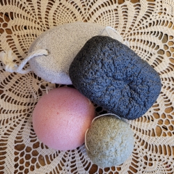 eponge-naturelle-de-konjac-petite-visage-coloris-aleatoires-vrac.jpg