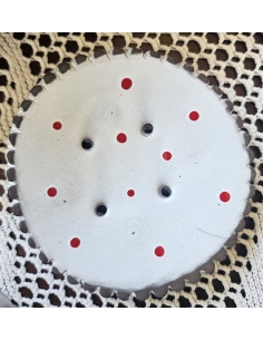 Porte savon artisanal rond en céramique blanc et pois rouges