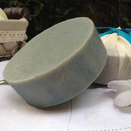 Savon naturel  et surgras aux huiles essentielles de Sapin de Sibérie et Menthe poivrée bio.