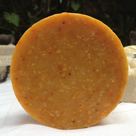 Savon d'Ambroise, tonifiant et purifiant, évoque les colognes anciennes et les parfums indémodables des Messieurs chic.