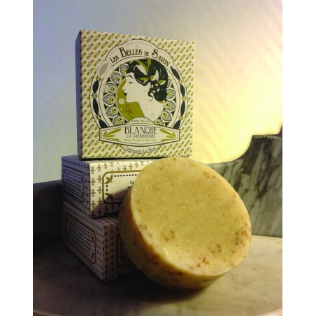 Savon naturel Sauge poudrée et ortie verte. Saponifié à froid et à la main enrichi en lait entier bio. Savon naturel Sauge poudrée et ortie verte. Saponifié à froid et à la main enrichi en lait entier bio.
