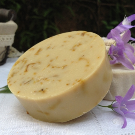 Savon vegan, naturel Patchouli et lait d'amande.