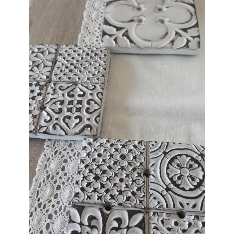 porte savon carré façon carreau de ciment noir et blanc - 3 motifs aléatoires disponibles porte savon carré façon carreau de ciment noir et blanc - 3 motifs aléatoires disponibles