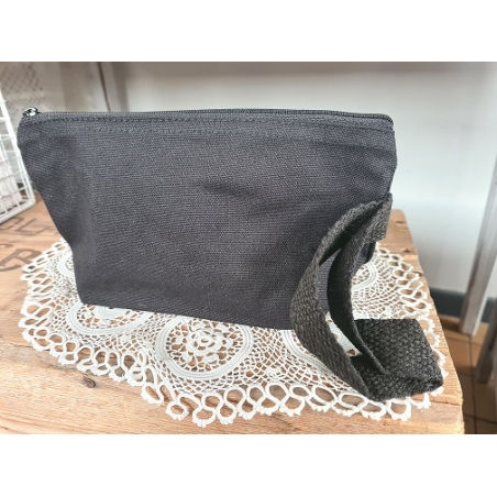 Trousse brodée Les Belles de Savon