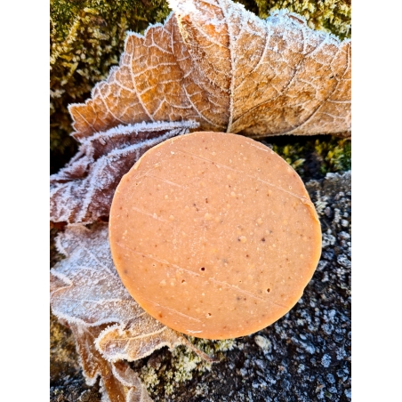savon à l'huile de bois de cade et genévrier, miel et lait de brebis enrichi en purée de châtaignes savon à l'huile de bois de cade et genévrier, miel et lait de brebis enrichi en purée de châtaignes