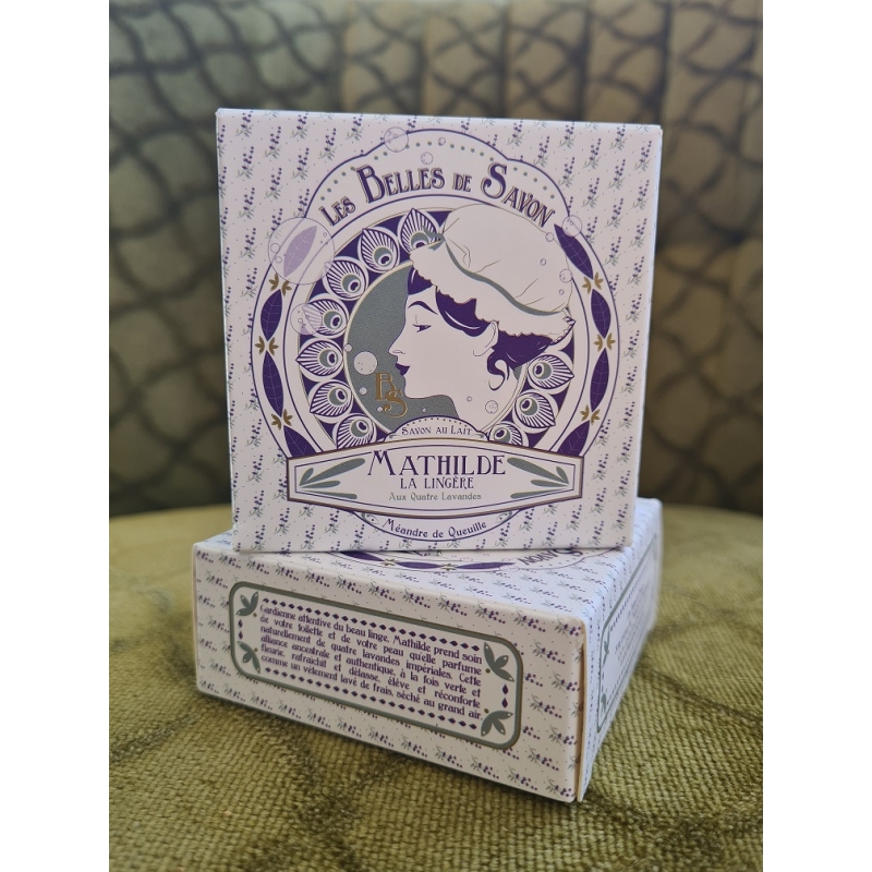 4 lavandes bio pour ce savon saponifié à froid, naturel et surgras.